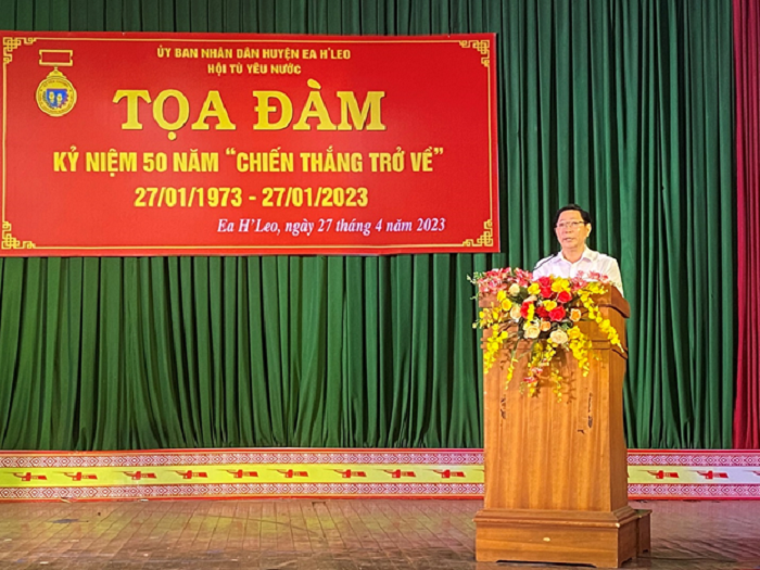 UBND huyen Ea Hleo toa dam 50 năm chien thang tro ve 2